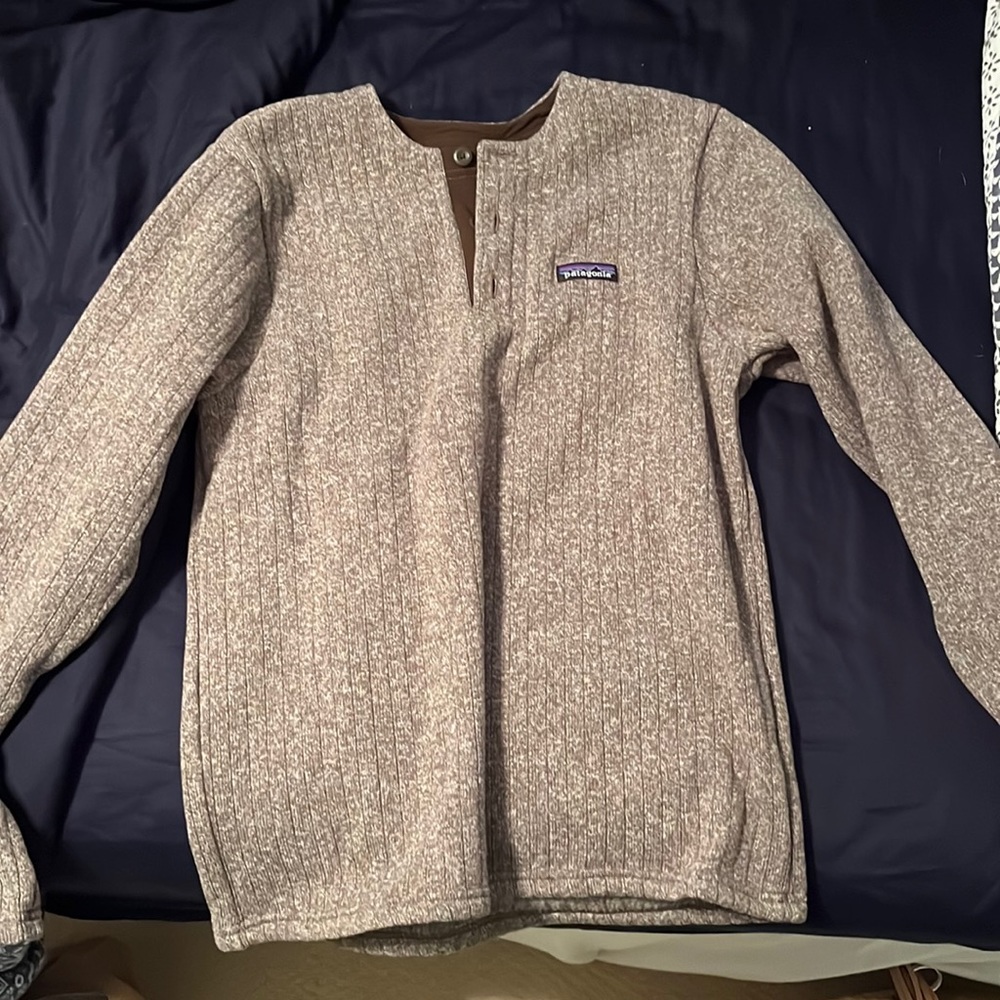 Mens Patagonia three button sweater- like brand new